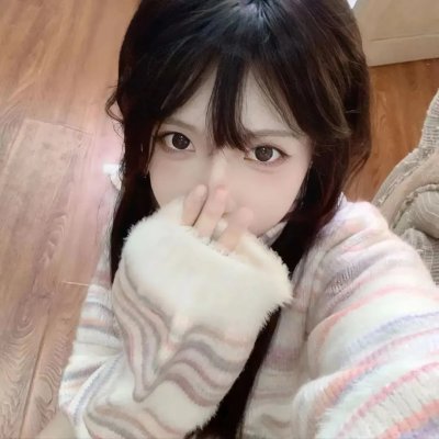 穿黄睡衣的女孩